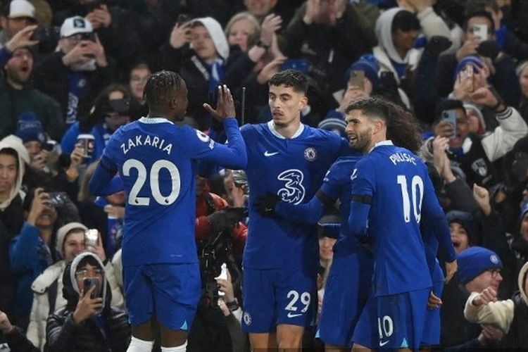 Kai Havertz (tengah) merayakan golnya bersama rekan-rekannya pada laga pekan ke-17 Liga Inggris yang mempertemukan Chelsea vs Bornemouth di Stadion Stamford Bridge, Rabu (27/12/2022) dini hari WIB. Hasil Chelsea vs Bournemouth adalah 2-0 untuk kemenangan tuan rumah.