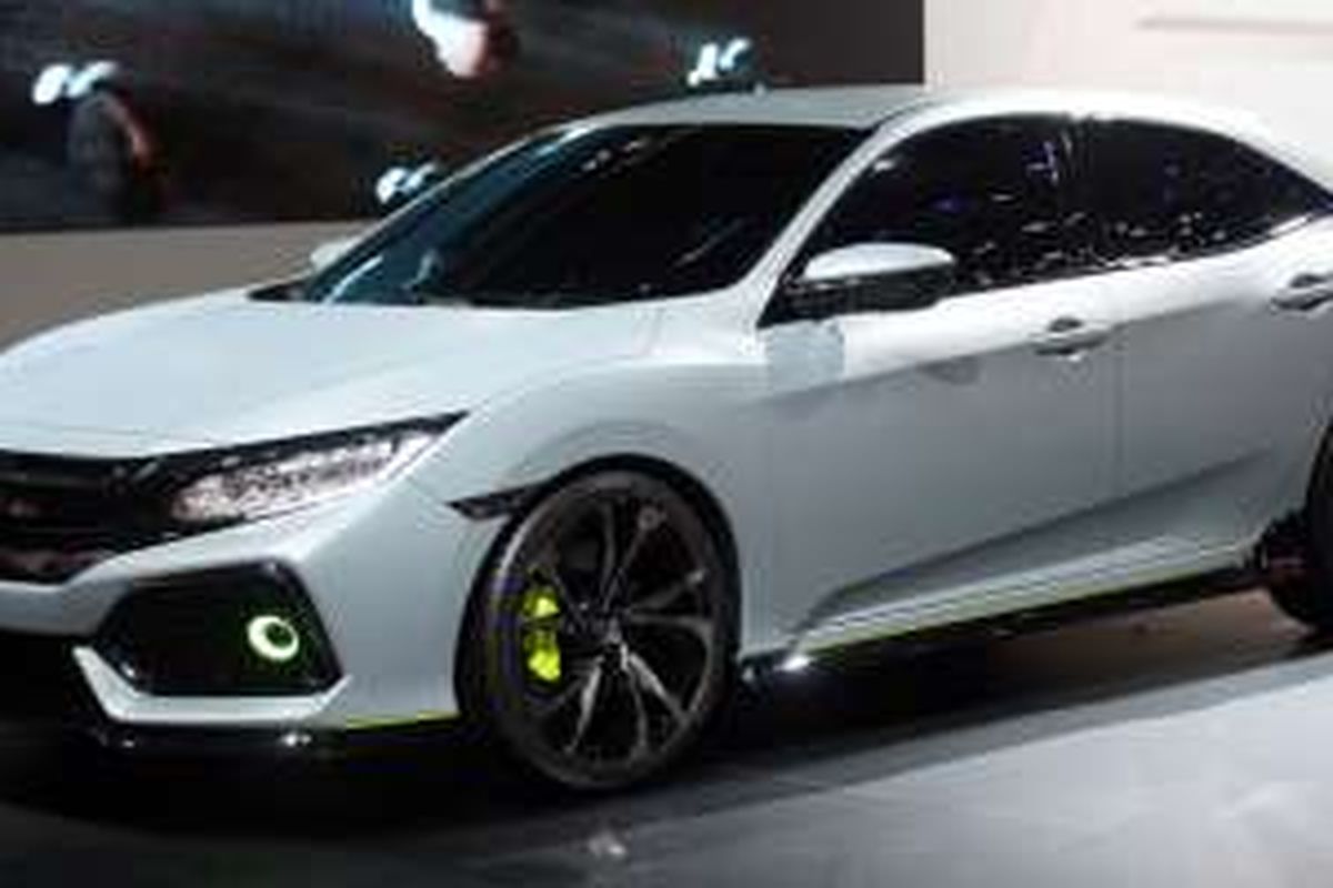 Honda memperkenalkan Civic Hatchback di Geneva Motor Show 2016.