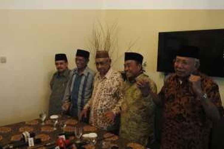 Senior PPP menggelar jumpa pers mendesak segera digelar Muktamar PPP
menyusul diaktifkan kembalinya SK Muktamar Bandung, Kamis (18/2/2016).

