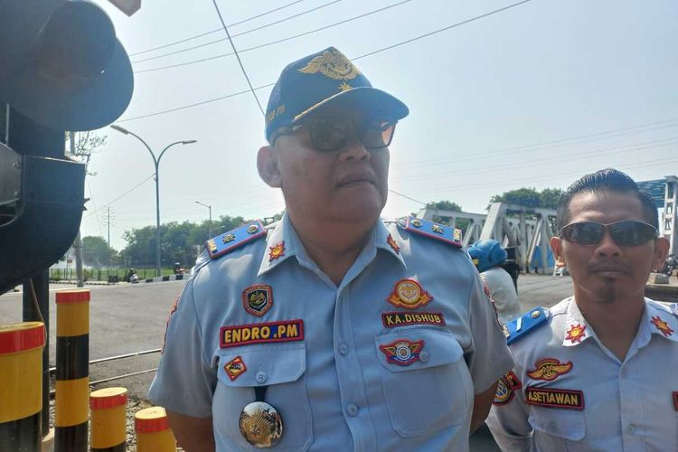 Kepala Dishub Kota Semarang, Endro P Martanto mengecek Jalan Madukoro Semarang, Senin (24/7/2023).