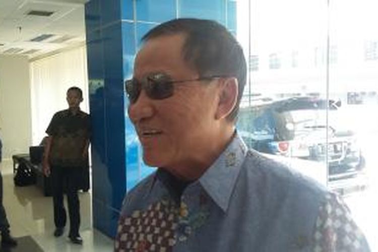 Mantan Menteri Hukum dan HAM Amir Syamsuddin saat ditmui di Kantor DPP Partai Demokrat, Jalan Kramat Raya, Jakarta Pusat, Senin (30/3/2015).