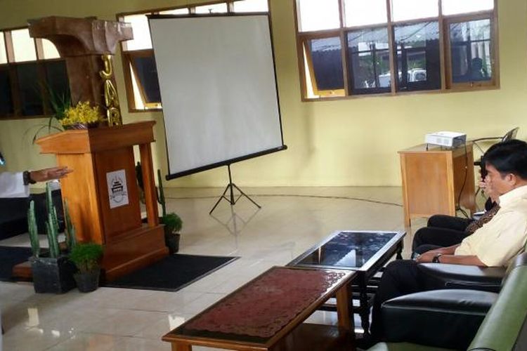 Ketua DPD Partai Golkar Jawa Barat Dedi Mulyadi menjadi dosen dadakan tentang Kebudayaan Sunda di STKIP Kabupaten Garut, Sabtu (4/2/2017). 