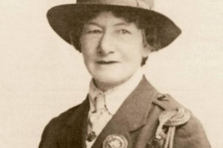 Agnes Baden Powell, saudara perempuan Robert Baden Powell yang mendirikan Gerakan Kepanduan Putri
