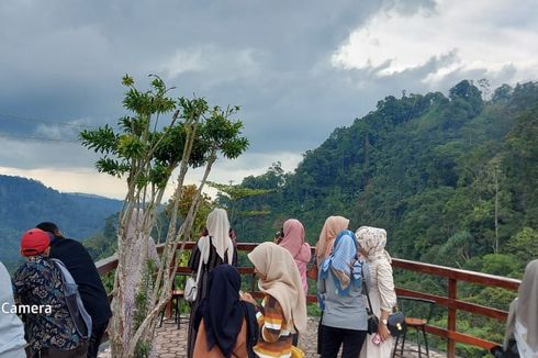 Puncak Hill, Makan Sambil Menikmati Panorama Gunung Salak Aceh