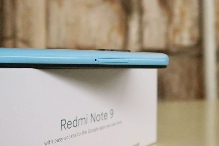 Sisi kiri Redmi Note 9