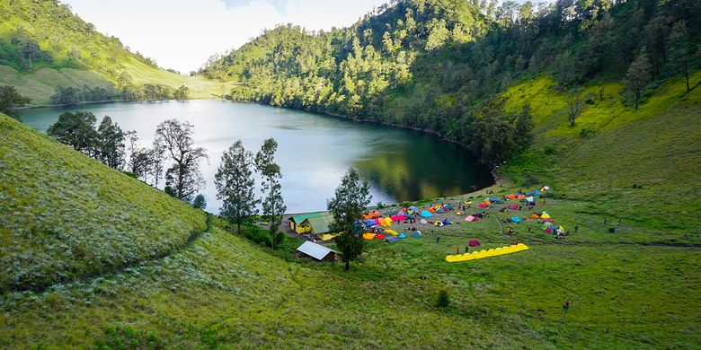 Naik Gunung Mahameru