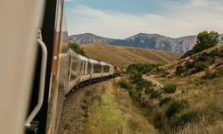 Kereta Tenaga Surya Pertama di Argentina Ajak Wisatawan Menjelajah Sejarah Kuno