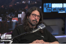 Minta Pengampunan Istri, Dave Grohl Foo Fighters Umumkan Kelahiran Anak di Luar Pernikahan