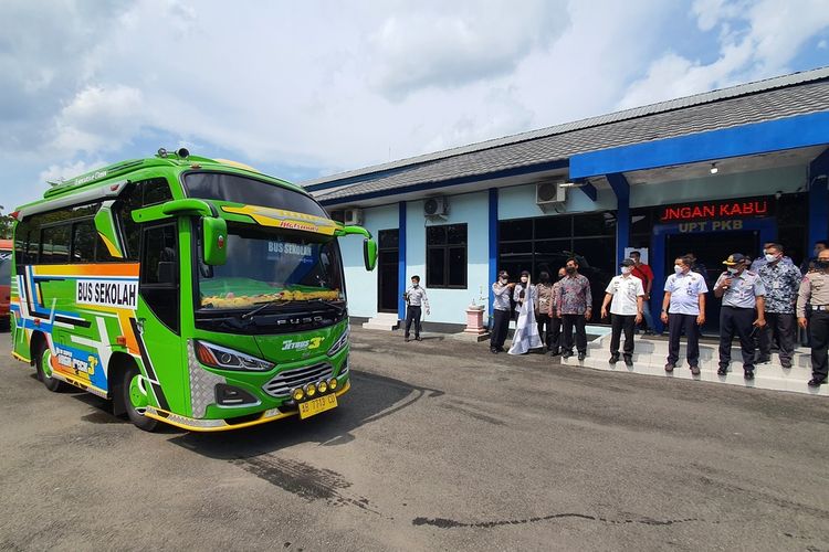 Peluncuran Bus Sekolah di Kantor Dinas Perhubungan Gunungkidul Kamis (31/3/2022)