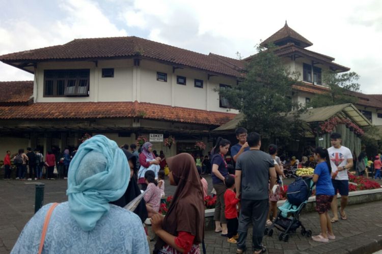 Taman Bunga Nusantara, Cipanas, Cianjur, terpantau ramai kondusif di libur akhir tahun, Minggu (31/12/2017).