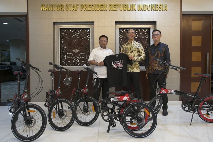 Hadiah sepeda lipat untuk Presiden Jokowi dari presenter Daniel Mananta dan PT Roda Maju Bahagia, diantarkan ke Kantor KSP, Selasa (27/10/2020).