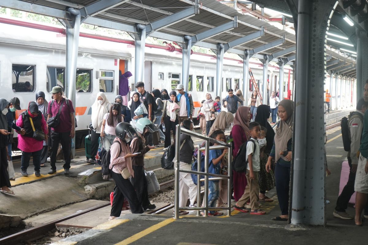 BPS: Penumpang Kereta Melonjak pada Januari 2026, Pesawat-Kapal Turun