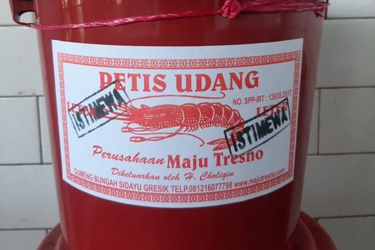 Petis udang produksi Petis Maju Tresno di Jalan Sidorukun Nomor 2, Desa Gumeng, Bungah, Gresik, Jawa Timur.