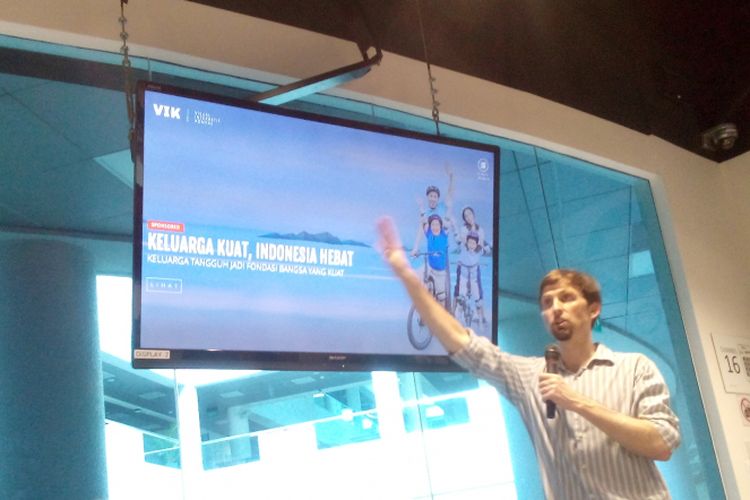 Kevin Anderson, mantan editor di BBC dan The Guardian, mencontohkan VIK Kompas.com saat berbicara dalam media workshop kerja sama World Association of Newspapers and News Publishers (WAN IFRA) dan RGE Journalism Workshop 2017 di Nanyang Technological University, Singapura, Selasa (5/12/2017).