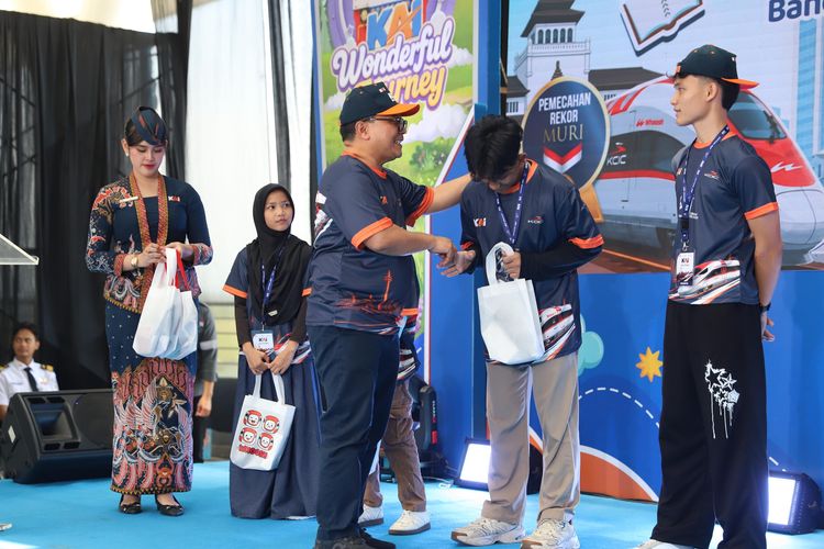 KAI Ajak 607 Anak Panti Asuhan Rasakan Pengalaman Naik Whoosh