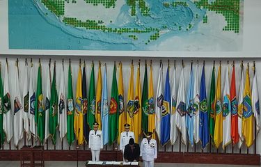Daftar Pj Gubernur di 28 provinsi di Indonesia. Menteri Dalam Negeri (Mendagri) Tito Karnavian melantik 3 penjabat (pj) gubernur pada Senin (24/6/2024) di kantor Kemendagri, Jakarta Pusat. Pertama, Pj Gubernur Nusa Tenggara Barat (NTB), Mayjen (Purn) Hassanudin, menggantikan Lalu Gita Ariadi yang disebut mengundurkan diri karena berminat maju sebagai calon gubernur NTB 2024-2029. Hassanudin sebelumnya merupakan Pj Gubernur Sumatera Utara. Kursi Pj Gubernur Sumatera Utara kemudian jadi milik Agus Fatoni, birokrat Kemendagri yang sebelumnya menjabat sebagai Pj Gubernur Sumatera Selatan. Sementara itu, kursi Pj Gubernur Sumatera Selatan yang kosong kini diisi oleh Elen Setiadi. Elen merupakan Staf Ahli Bidang Regulasi, Penegakan Hukum, dan Ketahanan Ekonomi Menteri Koordinator Bidang Perekonomian Airlangga Hartarto. Pelantikan dilakukan berdasarkan Keputusan Presiden RI Nomor 70/P Tahun 2024 tentang Pemberhentian dan Pengangkatan Penjabat Gubernur.