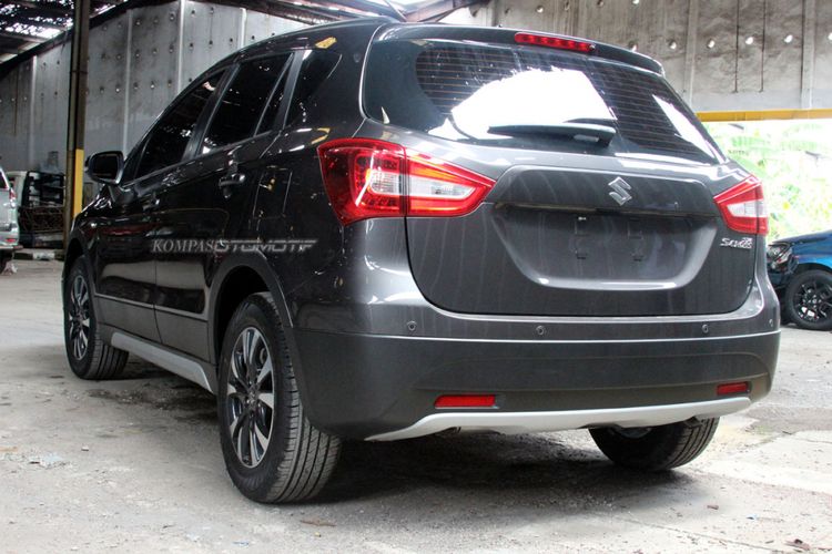 Suzuki S-Cross terbaru.