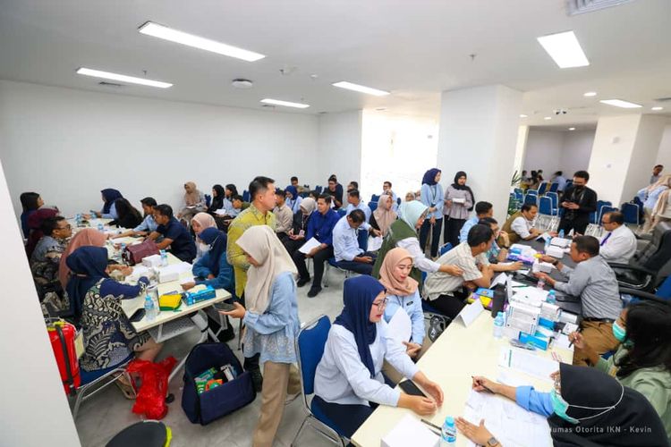 Antusiasme penerima manfaat dalam program cek kesehatan gratis (CKG) di Kantor Balai Kota Otorita IKN, KIPP, Nusantara, Kamis (09/10/2025).
