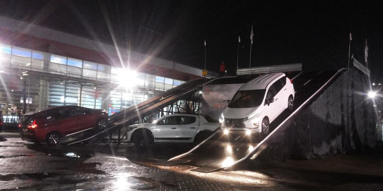 Tanjakan atau ramp setinggi enam meter dengan sudut kemiringan 30 derajat yang dibuat Mitsubishi berkerja sama dengan Indonesia Off-Road Federation (IOF) di arena Indonesia International Motor Show 2018.
