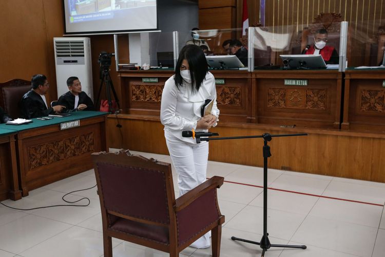 Terdakwa kasus pembunuhan berencana terhadap Nofriansyah Yosua Hutabarat atau Brigadir J, Putri Candrawathi menjalani sidang di Pengadilan Negeri Jakarta Selatan, Rabu (26/10/2022). Majelis Hakim akan membacakan putusan sela pada persidangan kali ini.