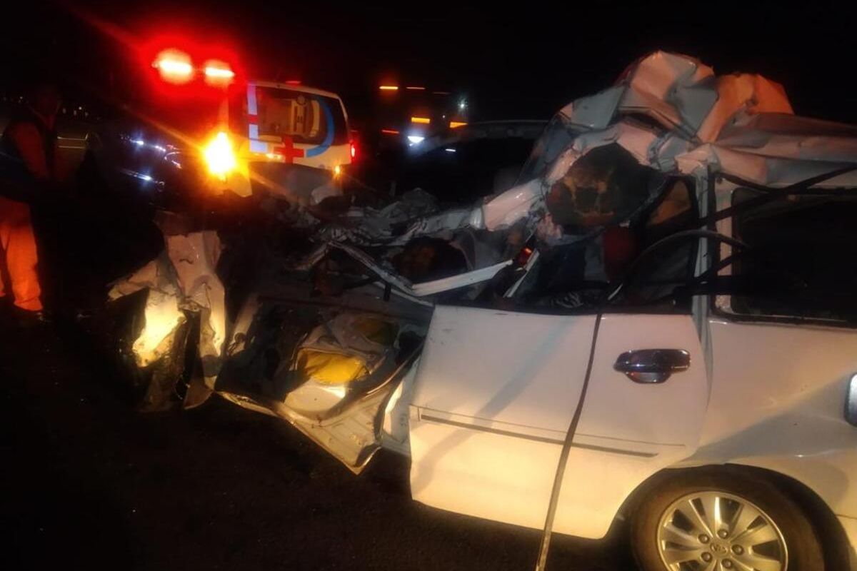 Potret kendaraan Toyota Innova ringsek, setelah terlibat dalam Kecelakaan terjadi di Jalan Tol Solo-Kertosono, KM 512.800 Jalur B, Desa Karangturi, Kecamatan Gondangrejo, Kabupaten Karanganyar, Jawa Tengah, Sabtu (25/2/2023).