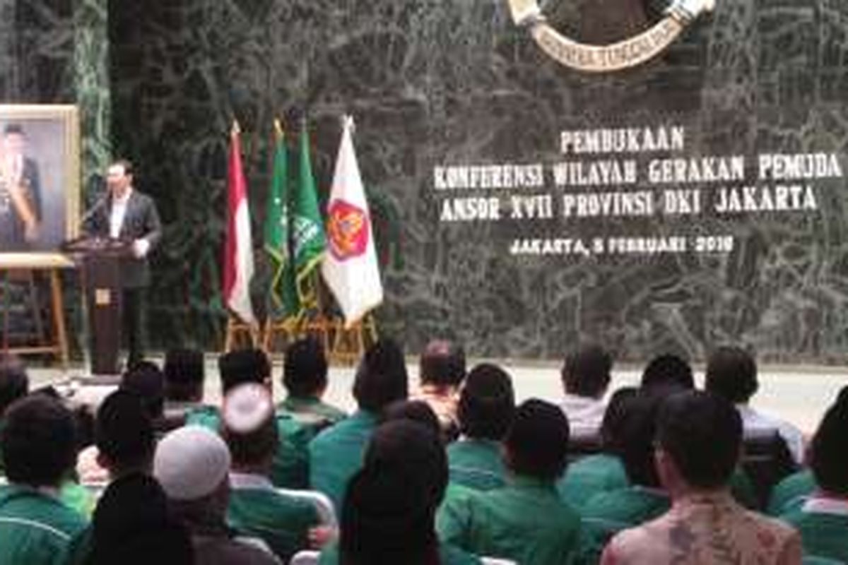Gubernur DKI Jakarta Basuki Tjahaja Purnama saat membuka Konferensi Wilayah Gerakan Pemuda Ansor XVII DKI Jakarta, di Balai Kota, Jumat (5/2/2016).  