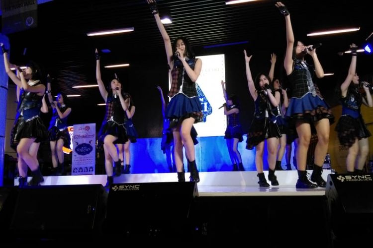 Penampilan 16 member JKT48 Tim KIII dari event JKT48 Circus di The Park Mall Solo Baru, Selasa (10/7/2018).