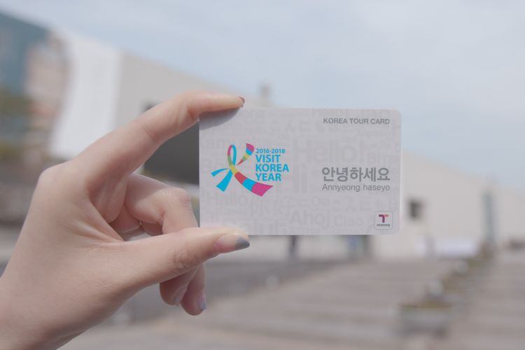 Salah satu hal yang penting saat mengunjungi Korea Selatan adalah memiliki kartu pembayaran elektronik, salah satunya Korea Tour Card yang khusus untuk turis asing.
