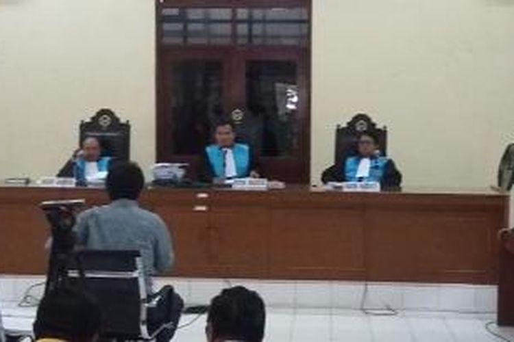 Pakar hukum tata negara, Margarito Kamis memberikan keterangan sebagai ahli dalam sidang mengenai perselisihan partai Golkar di Pengadilan Tata Usaha Negara (PTUN) Jakarta, Senin (20/4/2015).