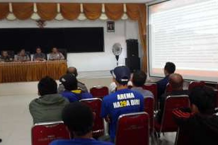 Suasana saat rapat koordinasi pengamanan HUT Arema ke-29 di Aula Mapolres Malang Kota, Selasa (9/8/2016).