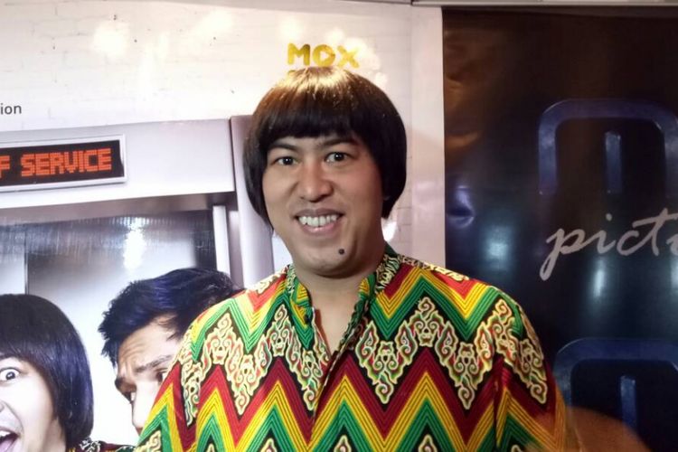 Pandji Pragiwaksono diabadikan pada jumpa pers screening film Insya Allah, Sah! di XXI Metropole, Cikini, Jakarta Pusat, Kamis (15/6/2017).