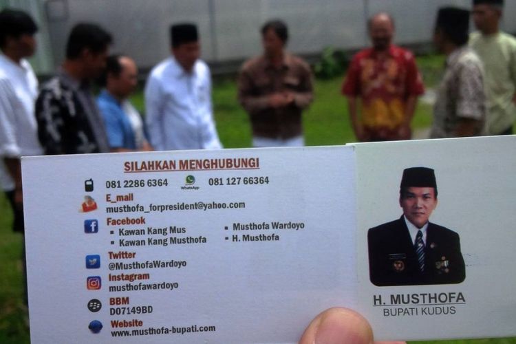 Bupati Kudus Musthofa yang sudah mendeklarasikan maju pada Pemilihan GUbernur Jawa Tengah 2018 ternyata punya alamat surat elektronik atau email yang cukup unik, yakni musthofa_forpresident@yahoo.com. 