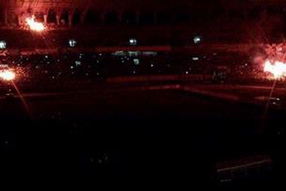 Lampu staion mati, Senin malam ini.