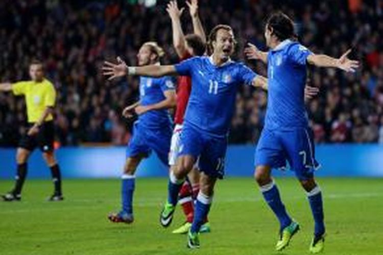 Gelandang Italia, Alberto Aquilani, seusai mencetak gol ke gawang Denmark pada lanjutan Kualifikasi Grup B Piala Dunia 2014 di Stadion Parken, Jumat atau Sabtu (12/10/2013) dini hari WIB. Italia bermain imbang 2-2 dengan Denmark. 
