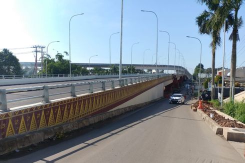 Cara Aman Pengendara Motor Lewat Bawah Konstruksi Flyover