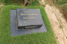 Makam Olga Syahputra Jadi Spot Foto hingga Tempat Curhat Penggemar