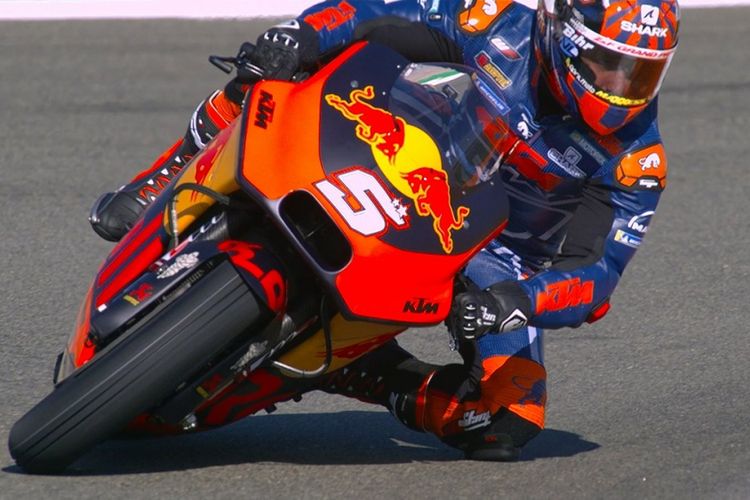 Mantan pebalap Yamaha Tech 3 Johann Zarco sudah menunggangi motor balap Red Bull KTM pada tes pramusim pertama MotoGP 2019 di Valencia, Selasa (20/11/2018).