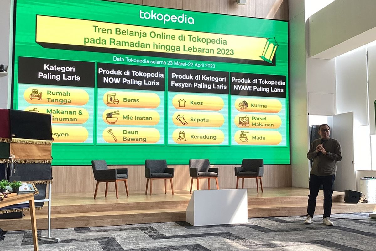 Head of Corporate Affairs Tokopedia Ekhel Chandra Wijaya dalam konferensi pers di Tokopedia Tower, Jakarta Selatan, Selasa (9/5/2023).