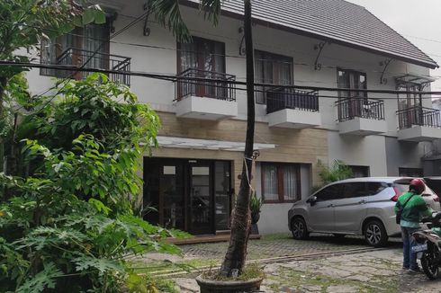 Penghuni Kosan Rafael Alun Menghindar saat Diwawancarai Media