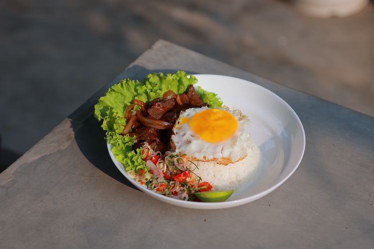 Lungs Matah Rice Bowl, nasi paru sapi dan sambal matah di Kalav Burger, Bekasi Timur.
