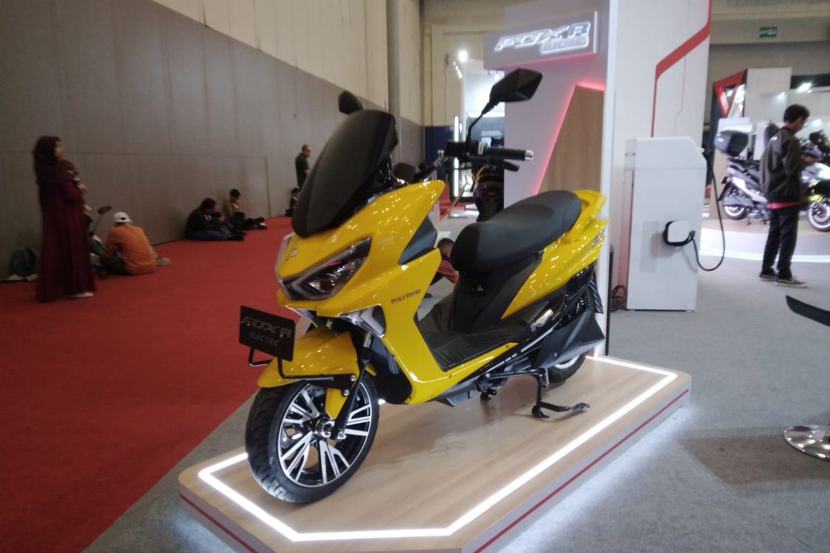 Polytron ikut memeriahkan ajang Indonesia Motorcycle Show (IMOS+) 2023, di ICE BSD City, Tangerang, dengan memperkenalkan program sewa baterai untuk motor listrik Fox-R.