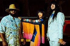 Lirik Lagu Hold Me Up (Thank You), Lagu Baru dari Khruangbin