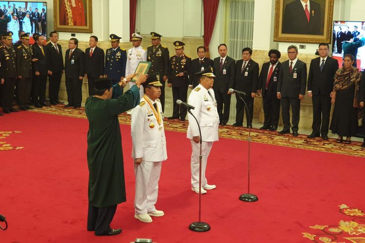 Presiden Joko Widodo, Rabu (20/2/2019) pagi, melantik Syamsuar-Edy Natar Nasution sebagai Gubernur dan Wakil Gubernur Riau masa jabatan 2019-2024.