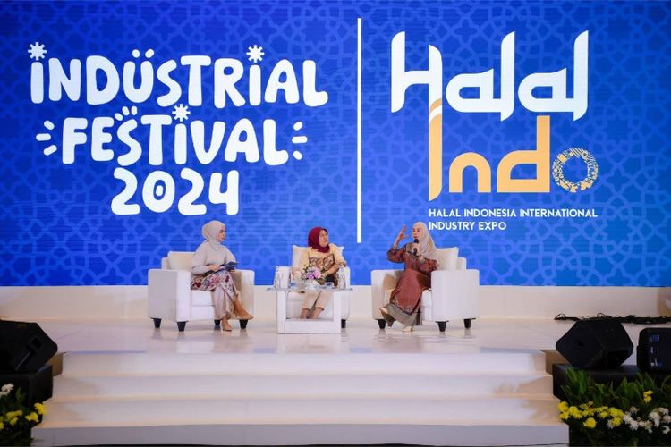 Diskusi panel di Industrial Festival 2024 dalam rangkaian Halal Indonesia International Industry Expo. Acara ini mengangkat isu penting terkait pengembangan industri halal di Indonesia