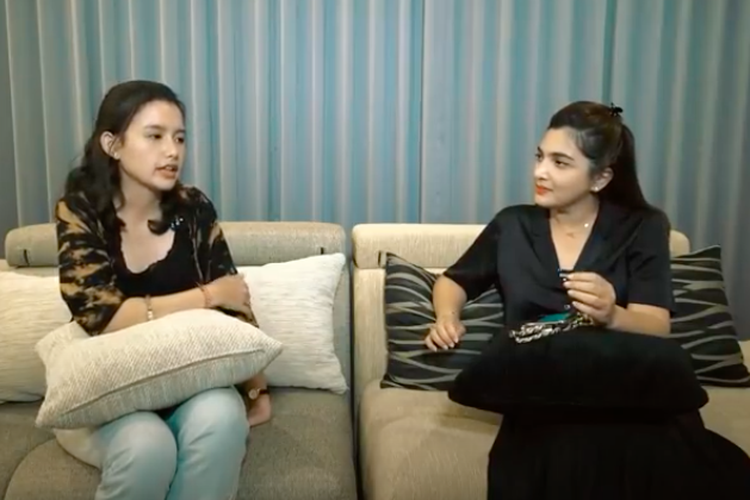 Ashanty saat berbincang dengan Sarah Menzel