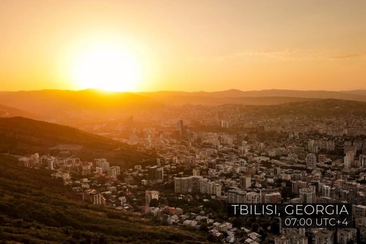 Matahari terbit di Tbilisi, Georgia