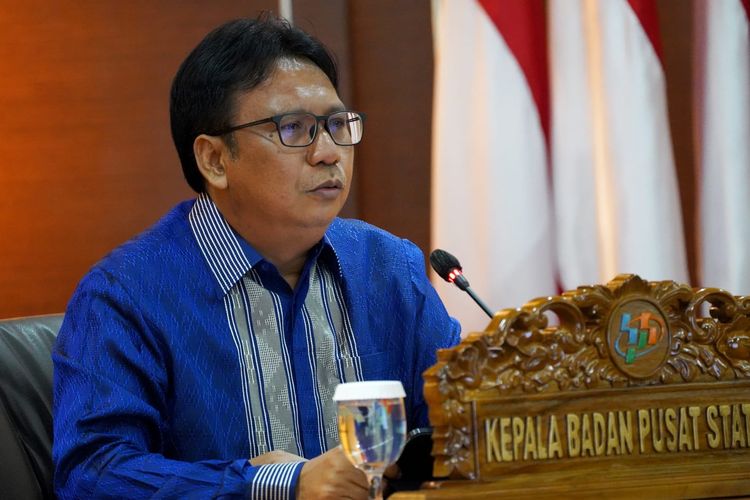 Kepala BPS Margo Yuwono saat mengumumkan tingkat indeks harga konsumen (IHK) pada Juli 2022 di Kantor BPS, Jakarta, Senin (1/8/2022). BPS sebut dampak kenaikan harga BBM subsidi ke inflasi tergantung skenario pemerintah.