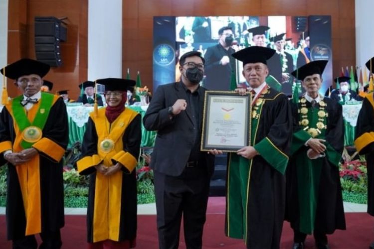 UIN Sunan Gunung Djati Bandung (UIN Bandung) mengukuhkan 14 guru besar baru dari berbagai bidang pada Kamis (8/12/2022).