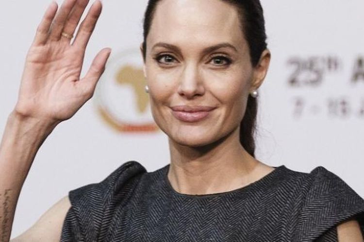 Angelina Jolie yang menghadiri konferensi African Union di Afrika Selatan.