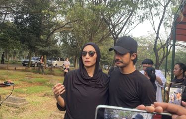 Perjalanan Cinta Tyas Mirasih dan Tengku Tezi, Pertemuan Pertama ...